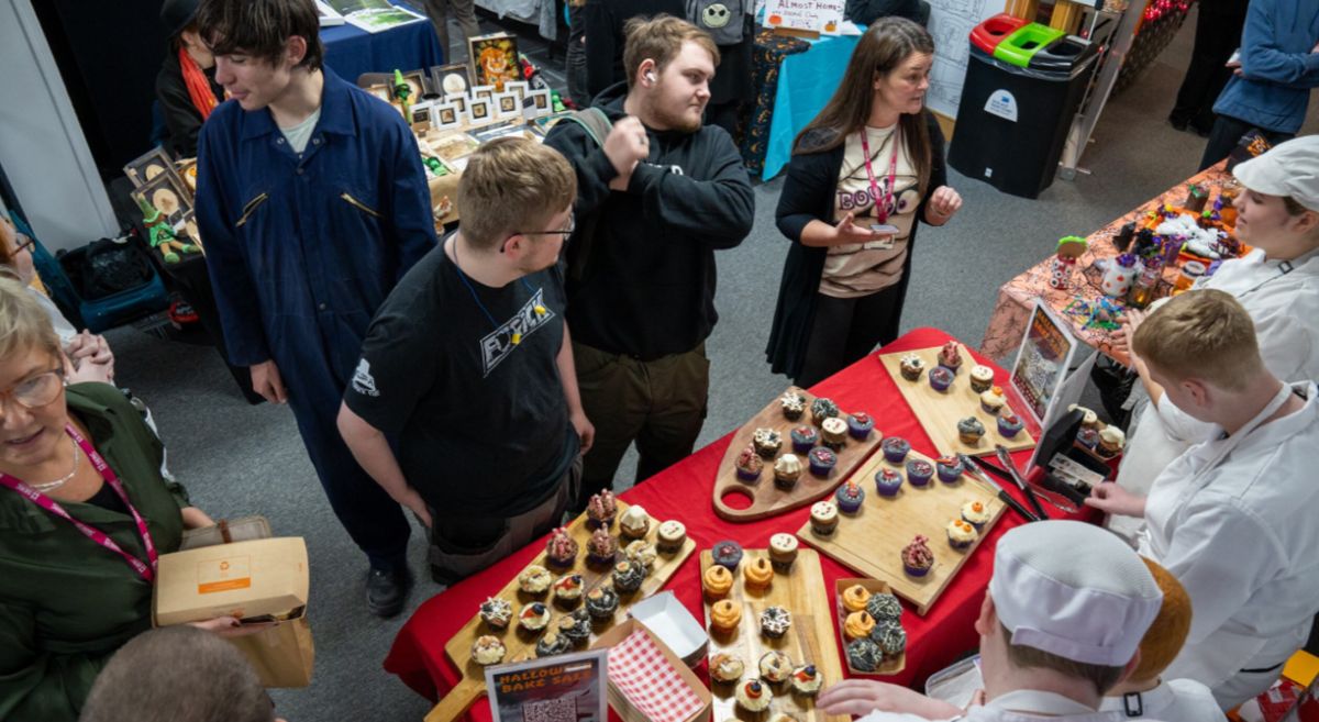 Picture of SERC students at the SERC Halloween Market 